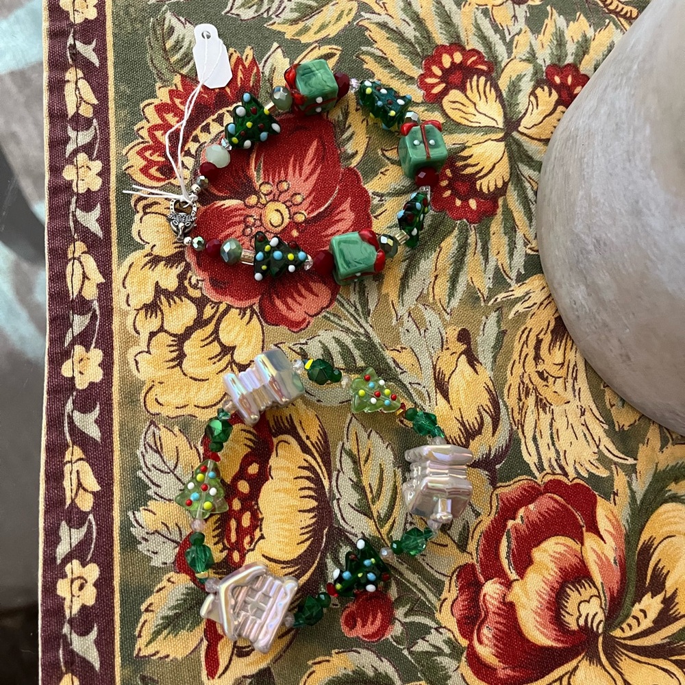 NWT, Cardtina Leigh, Ltd., hand beaded, sterling silver clasps, Christmas